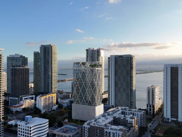 HQ_RESIDENCES_Building Day View (2)