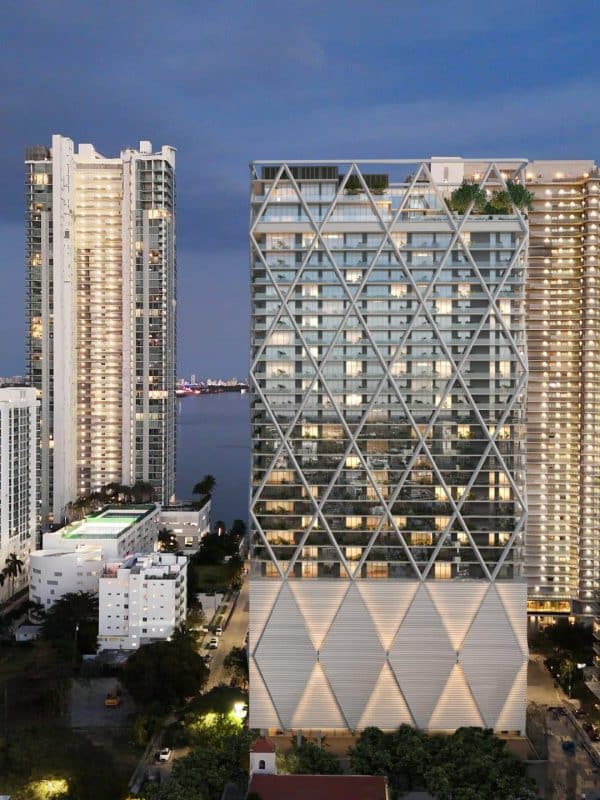 HQ_RESIDENCES_Building Night View (2)